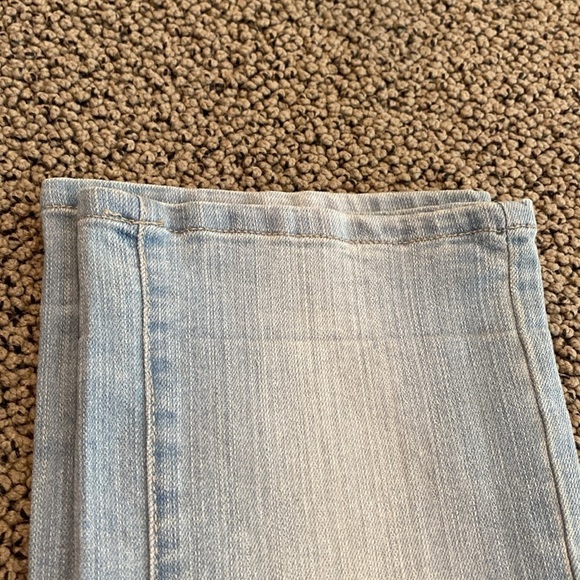 Skinny Jeans2 Lightwash Denim Jeans Size 2P Straight Leg in Like New Condition - Picture 3 of 10